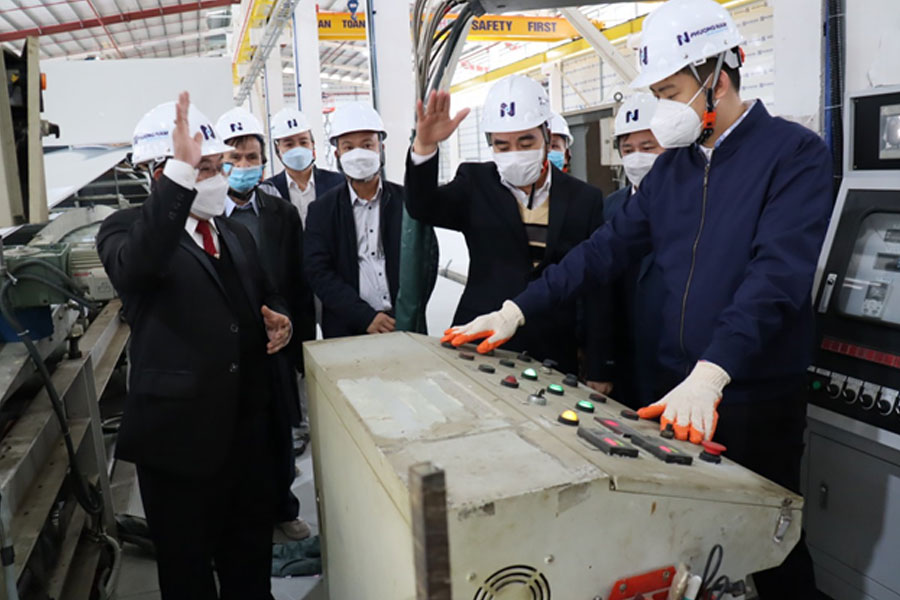 Dây chuyền số 1 nhà máy Panel miền Bắc của Công ty Phương Nam đi vào hoạt động