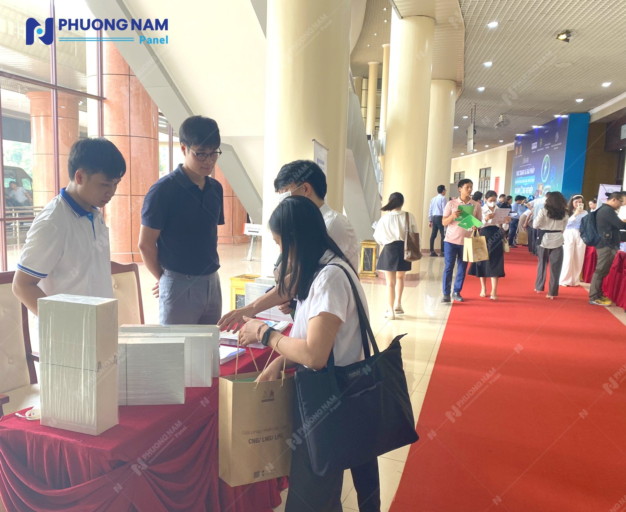 PNP | CÙNG PHƯƠNG NAM PANEL MANG VẬT LIỆU XANH ĐẾN VỚI HỘI THẢO THỰC TRẠNG CHUYỂN ĐỔI NĂNG LƯỢNG XANH TRONG NGÀNH CÔNG NGHIỆP HIỆN ĐẠI